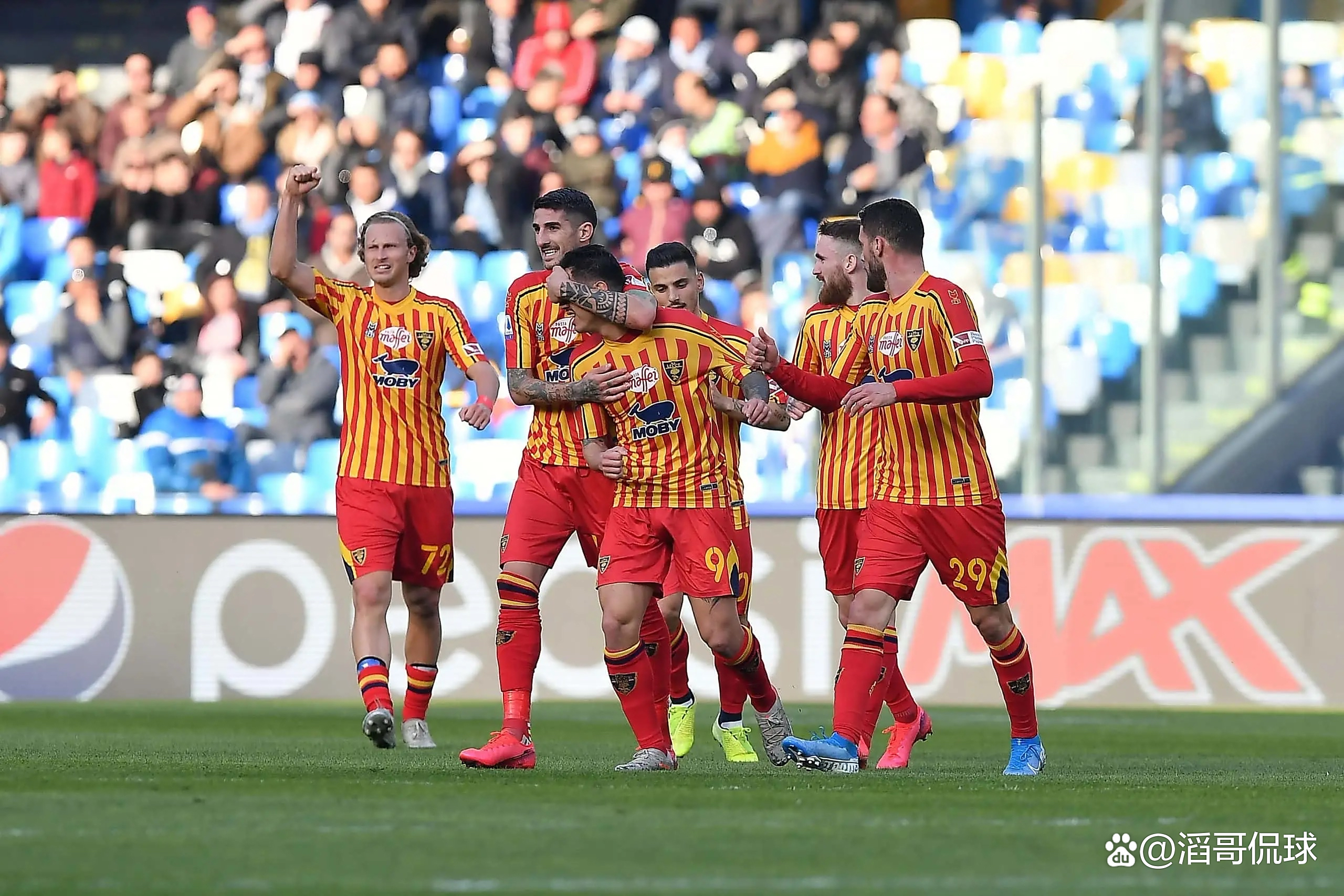 九游体育游戏合集包含足总杯赛程吃紧，斯图加特冲刺阶段更衣室发声，悬念犹存，更衣室氛围转暖的词条