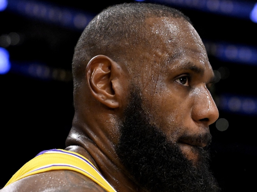 埃因霍温训练开放日，今晚战术微调引欢呼，NBA常规赛在即，阵容厚度经受考验的简单介绍