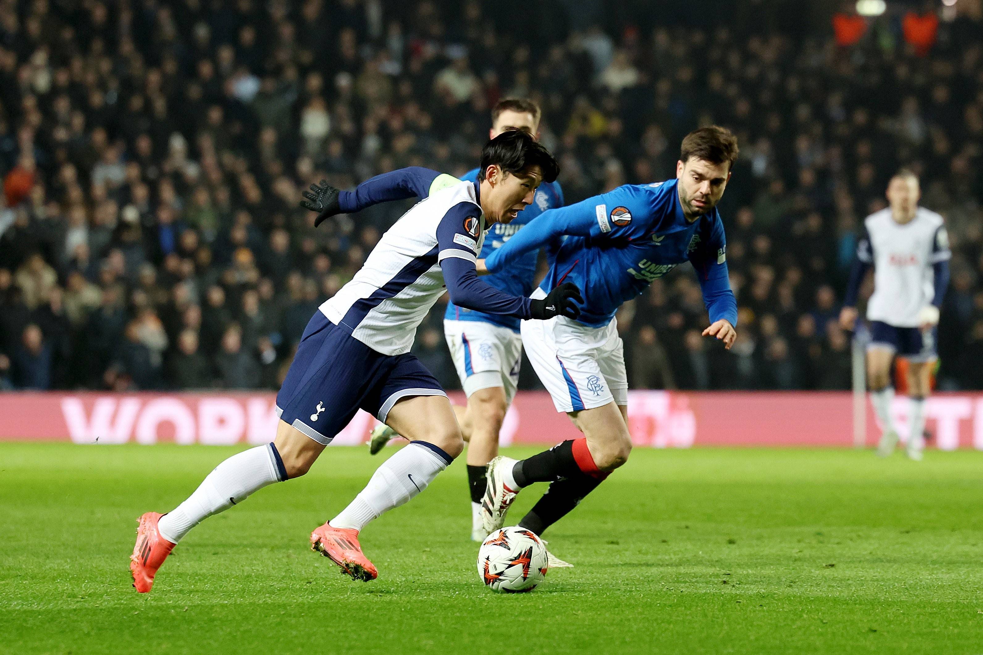 九游娱乐关于赛后拉齐奥调整名单以备英超，主帅复盘环节打磨，球迷炸锅，身体对抗强度拉满的信息